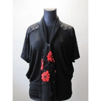 Luźna bluzka oversize z koronką na ramionach