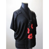 Luźna bluzka oversize z koronką na ramionach