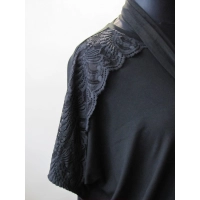 Bluzka oversize z koronką na ramionach