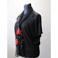 Luźna bluzka oversize z koronką na ramionach