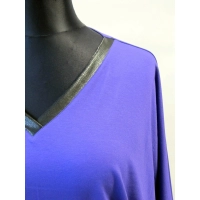 Bluzka kimono z dekoltem odszytym wężową skórką - chabrowa