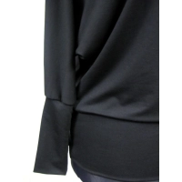 Bluzka ze skromnym dekoltem i rękawem kimono