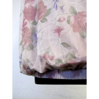 Bluzeczka typu bombka z pudrowymi kwiatami