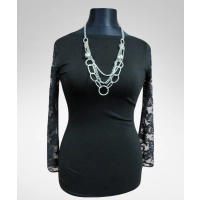 Bluzka z dekoltem łódka i koronkowym rękawkiem