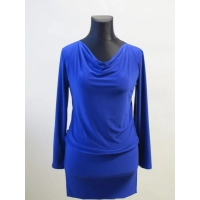 Koktajlowa sukienka zbluzowana z szerokim rękawem