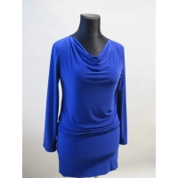 Koktajlowa sukienka zbluzowana z szerokim rękawem