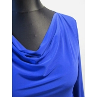 Koktajlowa sukienka zbluzowana z szerokim rękawem