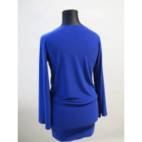 Koktajlowa sukienka zbluzowana z szerokim rękawem