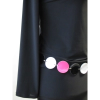 Koktajlowa sukienka zbluzowana z szerokim rękawem