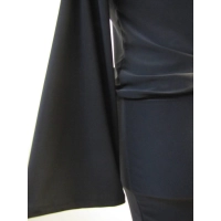 Koktajlowa sukienka zbluzowana z szerokim rękawem