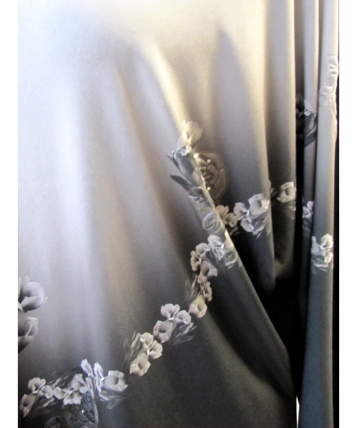 Efektowna Maxi tunika z wzorem kwiatowym i cyrkoniami