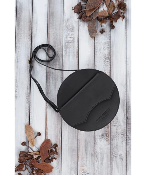 Okrągła torebka z postarzanej skóry typu Hunter - czarna