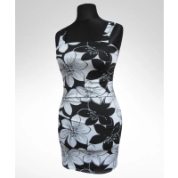 Sukienka plażowa na szelkach - czarne i białe kwiaty