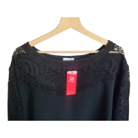 Elegancka czarna bluzka z koronkowym rękawem - Maxi rozmiar