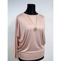 Brzoskwiniowa bluzka dla puszystej w stylu oversize