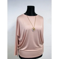 Brzoskwiniowa bluzka dla puszystej w stylu oversize