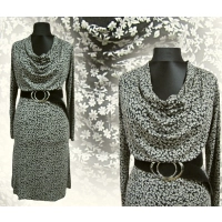 Sukienka Wiola z fantazyjnym dekoltem typu woda