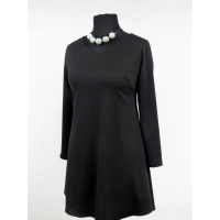 Sukienka mini z dekoltem i srebrnym suwakiem na plecach