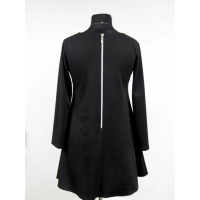 Sukienka mini z dekoltem i srebrnym suwakiem na plecach