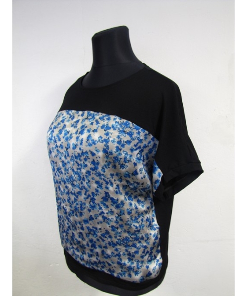Bluzka kimono czarna z niebieskimi kwiatkami