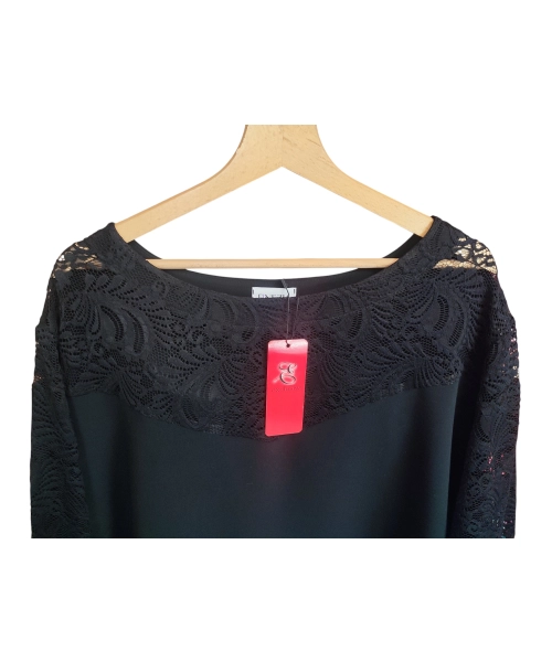 Elegancka czarna bluzka z koronkowym rękawem - Maxi rozmiar