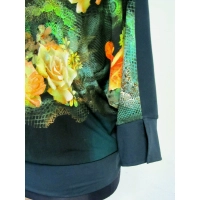 Bluzeczka khaki z żółtymi kwiatami i pękniętym rękawem