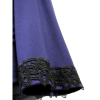 Granatowa bluzka z dekoltem woda - szeroki rękaw ozdobiony gipiurą