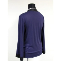 Granatowa bluzka z dekoltem woda - szeroki rękaw ozdobiony gipiurą