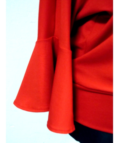 Bluzeczka dzianinowa z długim rękawem z falbanką - czerwona