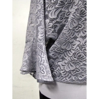 Ażurowa bluzka kimono z falbanką na rękawach