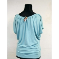 Bluzeczka nietoperz z mocno marszczonym dekoltem - błękitna