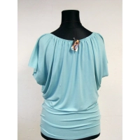 Bluzeczka nietoperz z mocno marszczonym dekoltem - błękitna