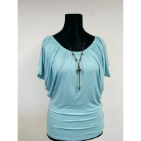 Bluzeczka nietoperz z mocno marszczonym dekoltem - błękitna