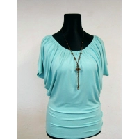 Bluzeczka nietoperz z mocno marszczonym dekoltem - błękitna