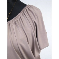 Bluzeczka nietoperz z mocno marszczonym dekoltem - capucino