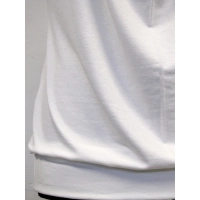 Bluzka krótki rękaw z lejącym dekoltem typu woda