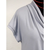 Bluzka krótki rękaw z lejącym dekoltem typu woda