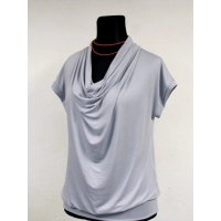 Bluzka krótki rękaw z lejącym dekoltem typu woda