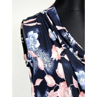 Bluzka w kwiaty z lejącym dekoltem woda