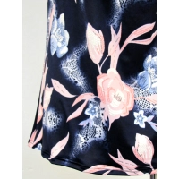 Bluzka w kwiaty z lejącym dekoltem woda