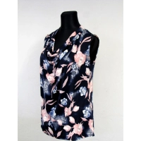 Bluzka w kwiaty z lejącym dekoltem woda