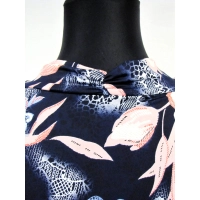 Bluzka w kwiaty z lejącym dekoltem woda