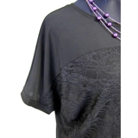 Bluzeczka z szydełkową koronką i krótkim rękawkiem