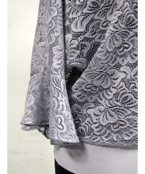 Ażurowa bluzka kimono z falbanką na rękawach